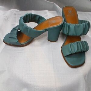 White mountain sandals